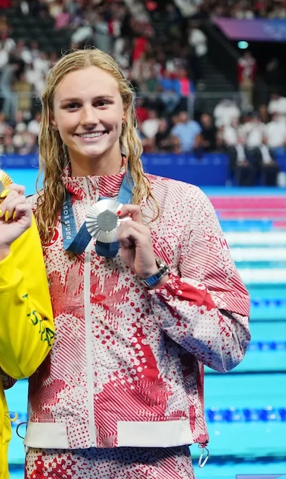 Picture of Canadian Silver Medalist Summer Mcintosh holding up her medal after getting 2nd place in the 400 free at the paris 2024 olympics